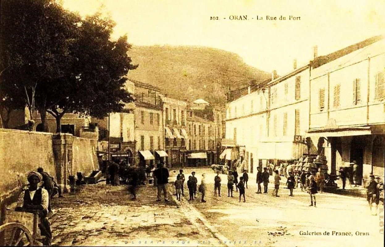 MB ca- 02- rue d' Orleans et place Emerat.jpg